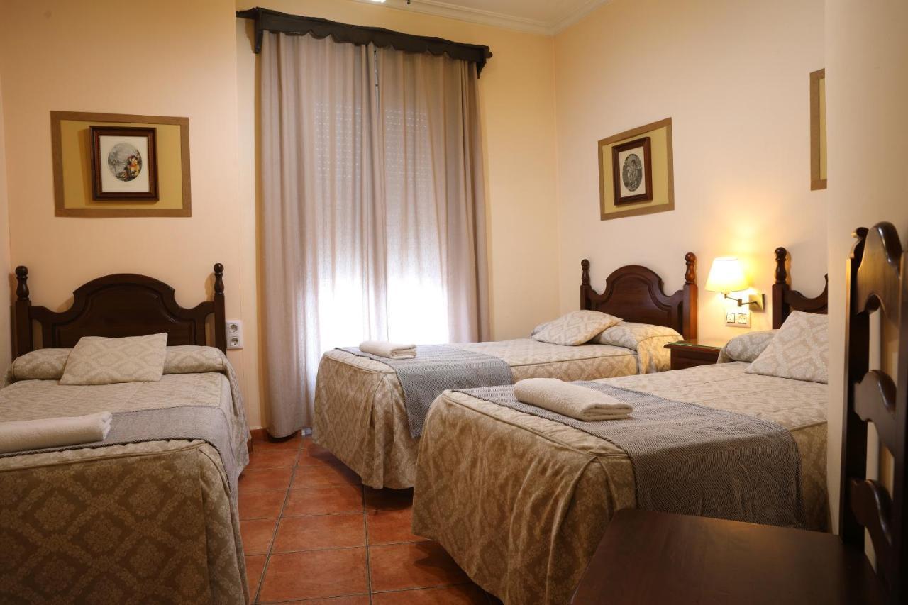 Hostal Rocio Sanlúcar la Mayor Exterior foto